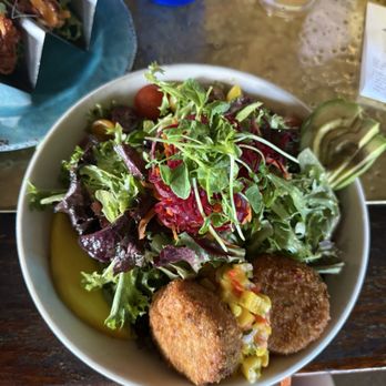 Nalu's South Shore Grill - Crab cake salad - Hawaiian Near Me - Kihei, Hawaii