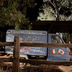 Etto Pasta Bar - Cute little truck outside