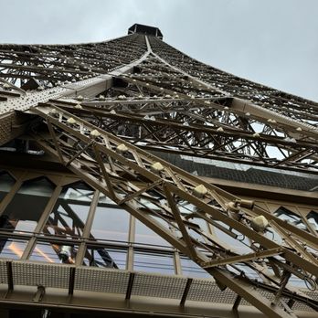 Le Jules Verne - French Near Me - Paris, 75