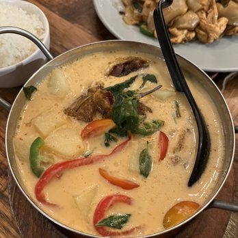 Sisters Thai - Crispy Duck Curry - Thai Near Me - Fairfax, Virginia Sisters Thai - Crispy Duck Curry - Thai Near Me - Fairfax, Virginia