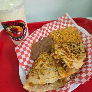 Al Chile - Quesadilla de Asada - Food Trucks Near Me - Glendale, Arizona
