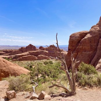 Arches National Park - Trail to Landscape Arch - Parks Near Me Arches National Park - Trail to Landscape Arch - Parks Near Me