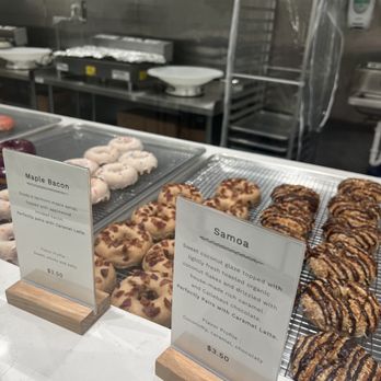 Petit Three Doughnuts - Donuts Near Me - Aurora, Illinois