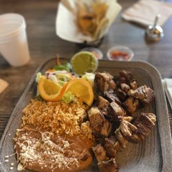 El Picosito Taqueria - Carnitas plate