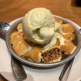 S'mores pizookie S'mores pizookie