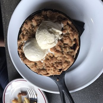 Green Pig Bistro - Apple crumble pie of the day - New American Near Me - Arlington, Virginia Green Pig Bistro - Apple crumble pie of the day - New American Near Me - Arlington, Virginia