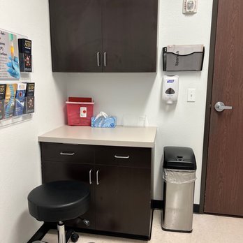 United Specialists - The waiting room before the needle - Orthopedists Near Me - Lancaster, California