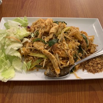 Pikul Thai Bistro - Chicken pad thai - Thai Near Me - Fairfield, California Pikul Thai Bistro - Chicken pad thai - Thai Near Me - Fairfield, California