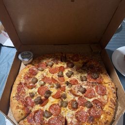 Alejandro made me feel welcome, and the pizza was fresh, perfectly cooked, and full of flavor. definitely coming back! Alejandro made me feel welcome, and the pizza was fresh, perfectly cooked, and full of flavor. definitely coming back!