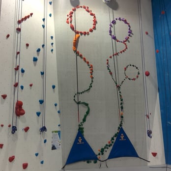 Hub Climbing-Markham - Top Rope Flowers - Climbing Near Me - Markham, Ontario