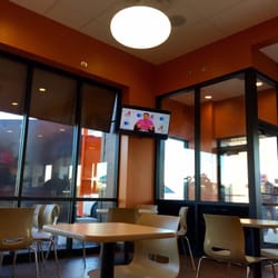 Dunkin' - Seating