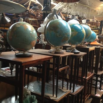 B&W Loppemarked - Furniture and knickknacks - Thrift Stores Near Me - København K, 84