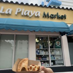 La Playa Supermarket - Empanada