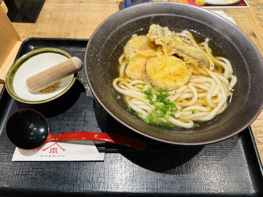 Yamashita Honki Udon - Shibuya Namikibashi by null