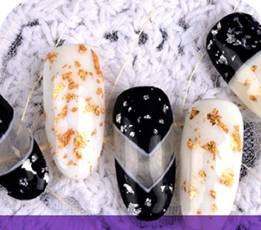 Nails by Lyna Logo