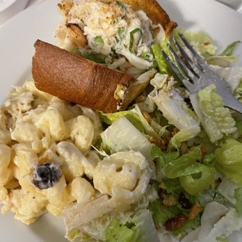 Taylor Shellfish Farms - My plate of crab Mac and cheese, lobster roll Cesar salad - Seafood Near Me - Seattle, Washington Taylor Shellfish Farms - My plate of crab Mac and cheese, lobster roll Cesar salad - Seafood Near Me - Seattle, Washington