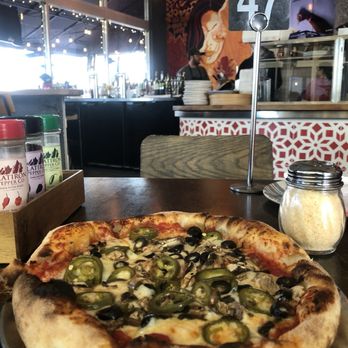 Thunderbolt Pizza - Lunch special pizza with 3 toppings - Pizza Near Me - Long Beach, California Thunderbolt Pizza - Lunch special pizza with 3 toppings - Pizza Near Me - Long Beach, California