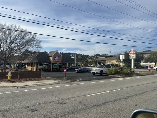 Dukes Barbecue by null