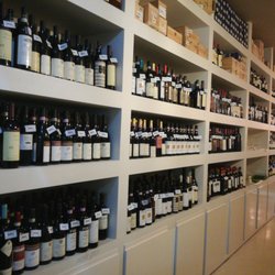 Satyrio - Bellissima sorpresa nel cuore della city. Trovato per caso con degli amici, selezione impressionante di vini e piatti TOP!!!