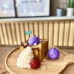 I Am Frozen Dessert Cafe - Taro ice cream honey toast