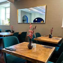 Noah´s Pizzeria - Modern indoor restaurant