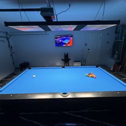 Perfect table - making a 48" TV look tiny!  Of course, who cares about the TV when you have this ridiculous table.