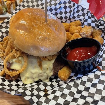 Drake's - BBQ burger - Burgers Near Me - Clarksville, Tennessee Drake's - BBQ burger - Burgers Near Me - Clarksville, Tennessee