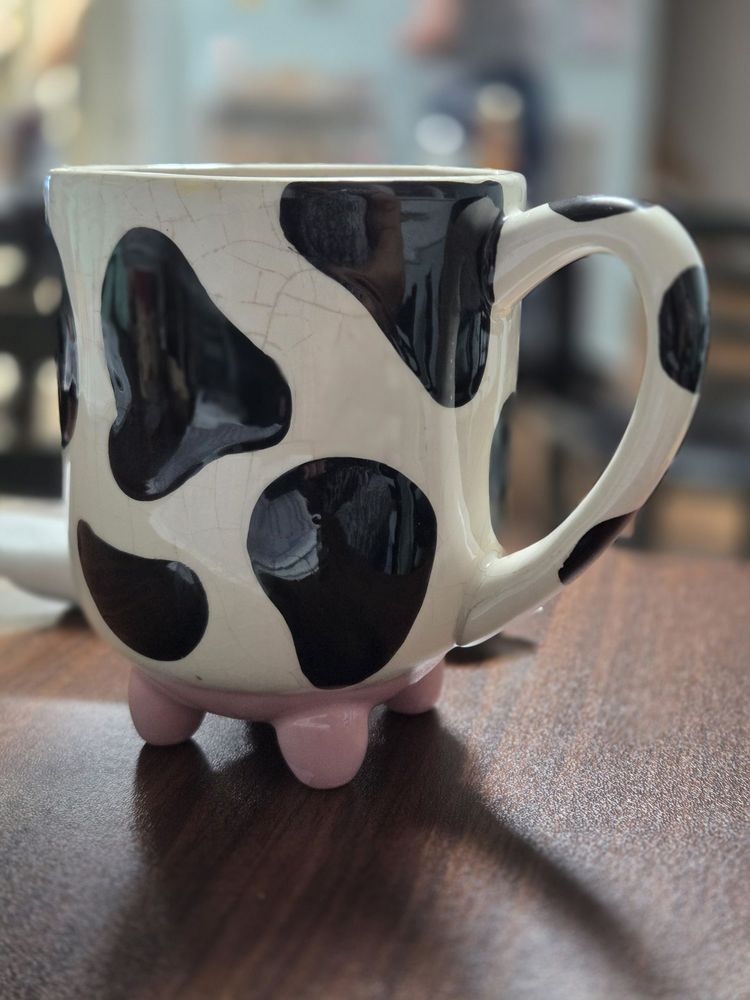 Lollipop’s Cafe And Bakery Logo