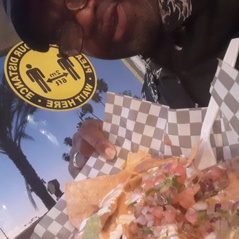 Tacos Don Chente Downey - Me having nachos with everything but meqt - Mexican Near Me - Downey, California Tacos Don Chente Downey - Me having nachos with everything but meqt - Mexican Near Me - Downey, California