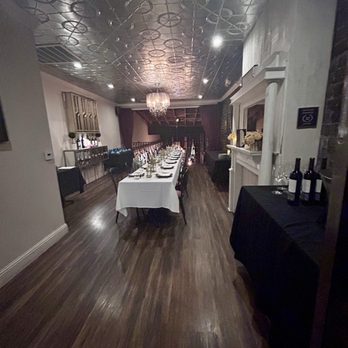 Urban Press Winery & Restaurant - Wine Bars Near Me - Burbank, California Urban Press Winery & Restaurant - Wine Bars Near Me - Burbank, California