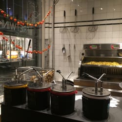 Frietwinkel - Not your average frietwinkel, kijk die leuke versiering dan ook!