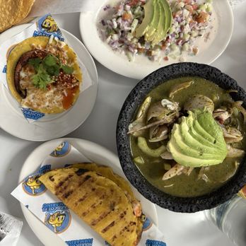 Mariscos El Submarino - Seafood Near Me - Jackson Heights, New York