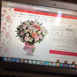 The flowers I ordered online looked anything like the ones they delivered. The flowers I ordered online looked anything like the ones they delivered.