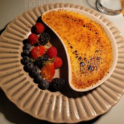 Pescheria - Creme Brulee. Outstanding! very thin crust.