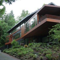 Thunderbird Travel - The Cullen's house in OR on a Twilight homes tour. 2015