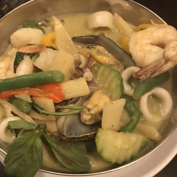 PhuThai 611 - Green seafood curry - Thai Near Me - Bartonsville, Pennsylvania