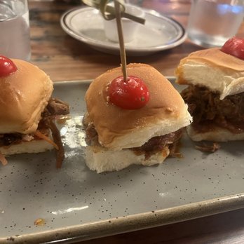 Common Restaurant - Pork sliders - Cocktail Bars Near Me - Savannah, Georgia Common Restaurant - Pork sliders - Cocktail Bars Near Me - Savannah, Georgia