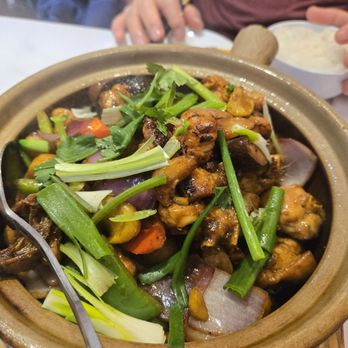 Zhe Zhe Pot - Chicken mushroom claypot - Noodles Near Me - Brooklyn, New York Zhe Zhe Pot - Chicken mushroom claypot - Noodles Near Me - Brooklyn, New York