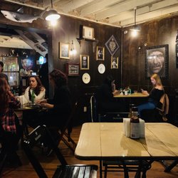 Underdog Meat & Beers - Inside seating.