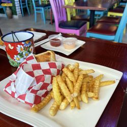 La Tinaja Bar and Grill - Chimi (like a Domincan burger)