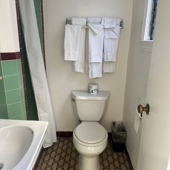 Borg's Ocean Front Motel - Narrow but clean - Hotels Near Me - Pacific Grove, California