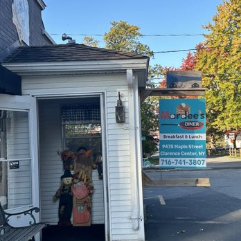 Mardee's - Mardee's Entrance - Diners Near Me - Clarence Center, New York