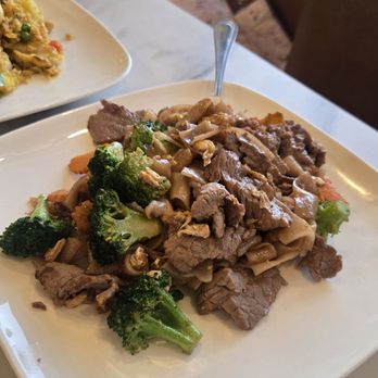 Dara Thai - Beef pad see ew - Thai Near Me - Belmont, California