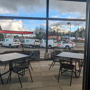 Pagliacci Pizza - Outdoor seating - Pizza Near Me - Bellevue, Washington