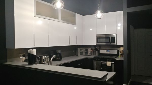 Refacing Before/After - If you are looking for professional and experienced craftsmen to design and custom make your kitchen cabinets, Cabinet Refacing Chicago™ is your best source in the Chicagoland area for this service. With over thirty years of experience, our professional craftsmen will guarantee you the highest quality work in any project you might endeavor.
