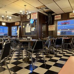Victory Pig Pizza & Barbecue - The inside