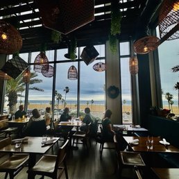 Dining area, lovely ocean/beach views Dining area, lovely ocean/beach views