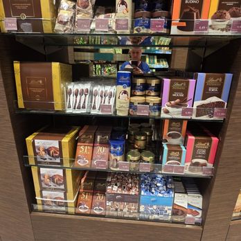 Lindt - Chocolatiers & Shops Near Me - Barcelona, B