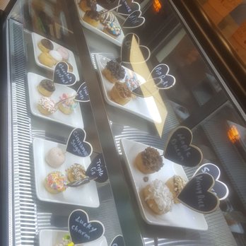 Charlie's Mini Donuts & Coffee - Sample case - Donuts Near Me - Lakeland, Florida Charlie's Mini Donuts & Coffee - Sample case - Donuts Near Me - Lakeland, Florida