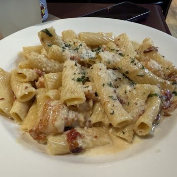 Molly's Restaurant & Bar - Carbonara - American Near Me - Hanover, New Hampshire